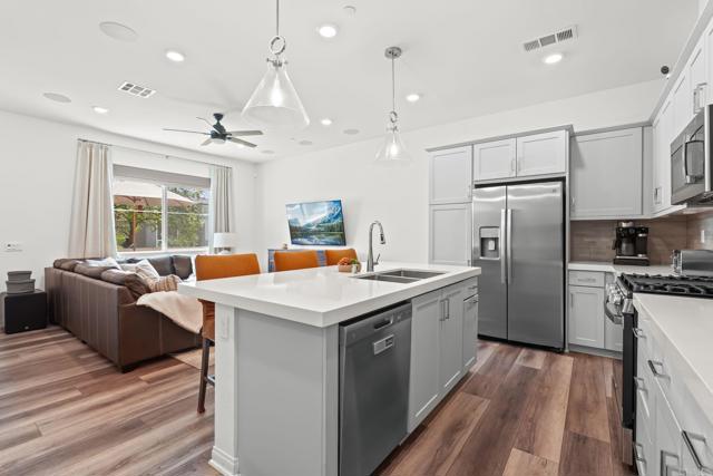 2199 Bluestone Circle, Chula Vista CA: https://media.crmls.org/mediaz/b8e74c91-ab1b-4ae4-b37e-6f366e469241.jpg
