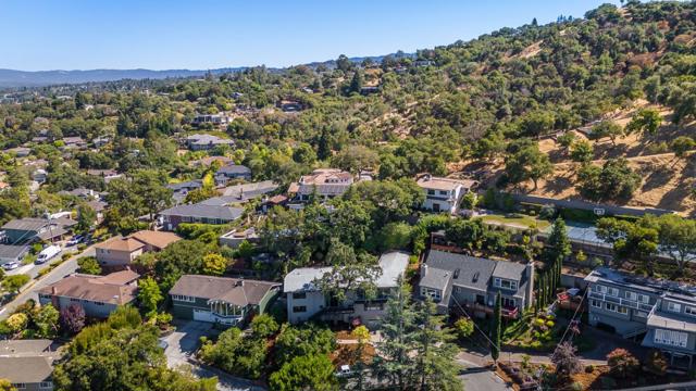 2935 Sherwood Drive, San Carlos CA: https://media.crmls.org/mediaz/b8e7807a-1785-457d-b620-70e0360d7110.jpg