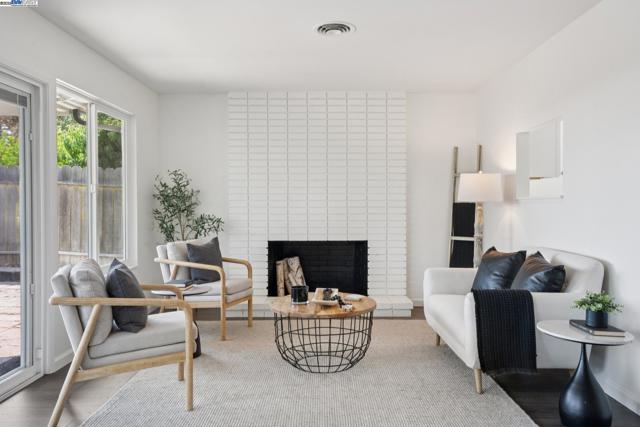 1165 Amend St, Pinole CA: https://media.crmls.org/mediaz/b8e846fb-cef4-485b-a22a-926d1491cb1f.jpg