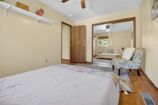 1222 Via Del Sol Road, Salinas CA: https://media.crmls.org/mediaz/b8e8f870-fb4f-4156-a5ea-3e5a3a0446df.jpg