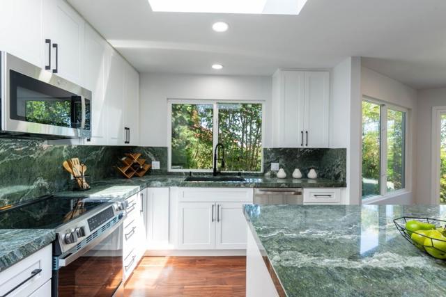 907 Ridge Heights Road, Fallbrook CA: https://media.crmls.org/mediaz/b8e9208f-90b1-48d8-ac5e-653844d13310.jpg