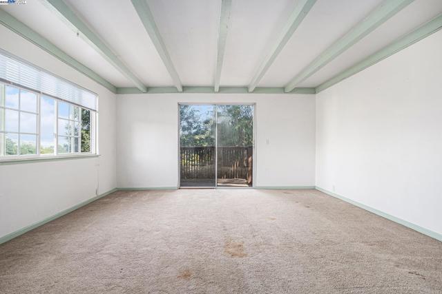 925 GRANDVIEW AVE, Martinez CA: https://media.crmls.org/mediaz/b8e93475-0cb7-48d7-9023-565d88a197bb.jpg
