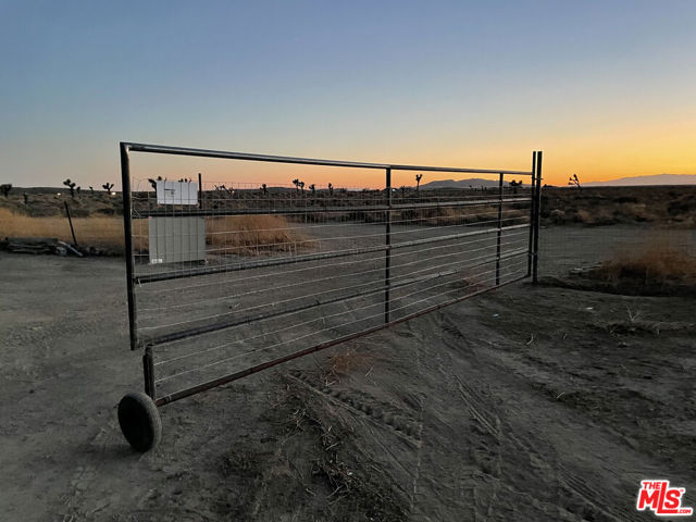 8144 Jefferson Street, Mojave CA: https://media.crmls.org/mediaz/b8e9e5af-2cae-4c3c-98dc-25d48f584619.jpg