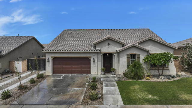 41153 Danforth Court, Indio CA: https://media.crmls.org/mediaz/b8ea3c78-523f-4cd9-bae2-ab2fc3b7a008.jpg