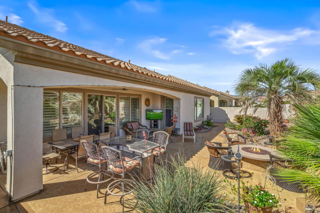 80132 Avenida Santa Olivia, Indio CA: https://media.crmls.org/mediaz/b8ea9585-0629-4470-8579-b0a4883405fa.jpg