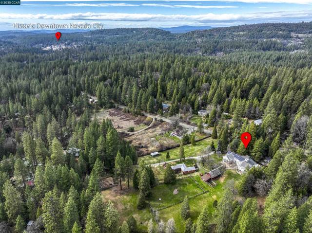 11417 Red Dog Rd, Nevada City CA: https://media.crmls.org/mediaz/b8eaaabf-414d-4a3e-989b-816e13691cdf.jpg
