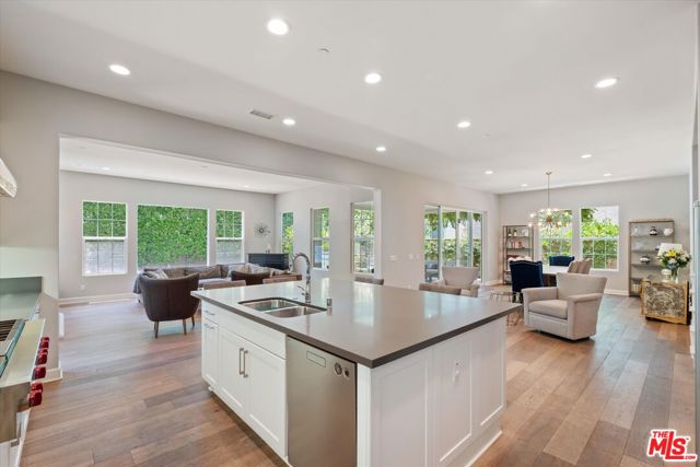 14624 Mccormick Street, Sherman Oaks CA: https://media.crmls.org/mediaz/b8ead702-6eb6-4409-b157-c61ef3b967ee.jpg