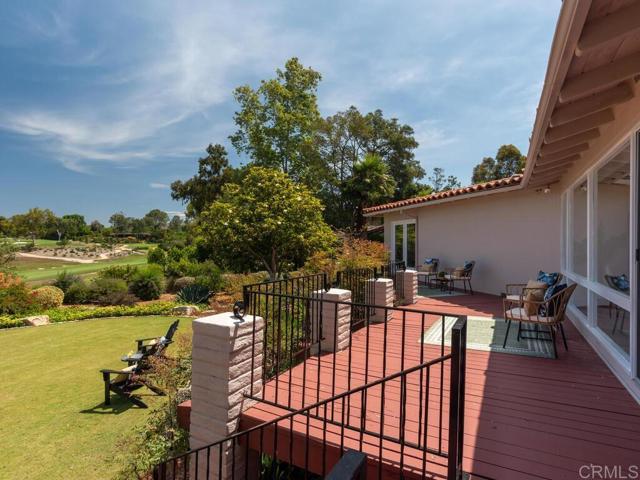 6418 Paseo Delicias, Rancho Santa Fe CA: https://media.crmls.org/mediaz/b8eb796d-4d69-45db-926e-daa67f4af197.jpg