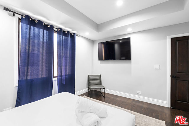 1110 N Beverly Glen Boulevard, Los Angeles CA: https://media.crmls.org/mediaz/b8ebc0f5-228b-4c2d-af1f-5b52a83a73e8.jpg
