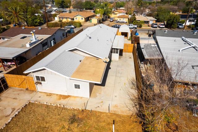 12643 Castle Court Dr, Lakeside CA: https://media.crmls.org/mediaz/b8ebe1e9-baa5-40c6-8e8b-8e064f9f2548.jpg