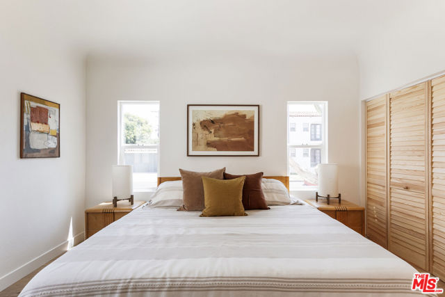 1570 S Hayworth Avenue, Los Angeles CA: https://media.crmls.org/mediaz/b8ebeabb-014b-488d-9b1b-6e7a29f87303.jpg