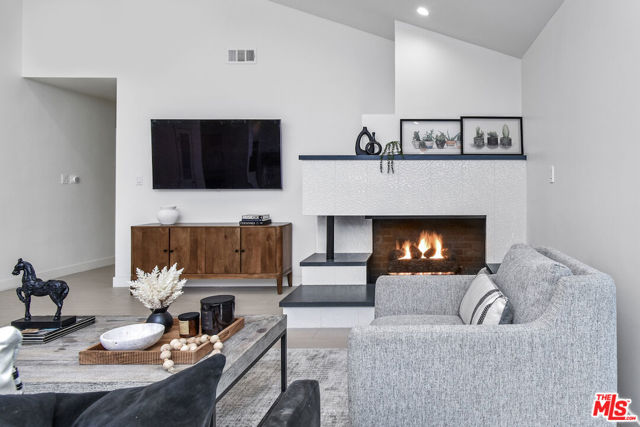 4512 Libbit Avenue, Encino CA: https://media.crmls.org/mediaz/b8ec0e7d-cf43-4097-b7fe-62acba1e4429.jpg