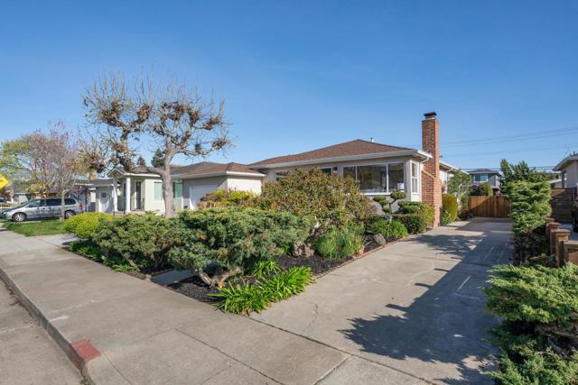 406 Poinsettia Avenue, San Mateo CA: https://media.crmls.org/mediaz/b8ec7ae1-50bd-49b9-8f34-09fbfee1c73b.jpg