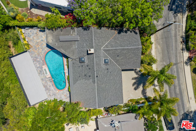 3650 Sapphire Drive, Encino CA: https://media.crmls.org/mediaz/b8ec8b6e-5584-4ad3-a769-619db1b048fe.jpg