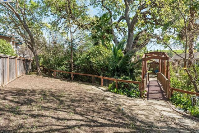 4613 Mirador Dr, Pleasanton CA: https://media.crmls.org/mediaz/b8eced7e-c460-4b04-9a7c-700b7e34e9f9.jpg