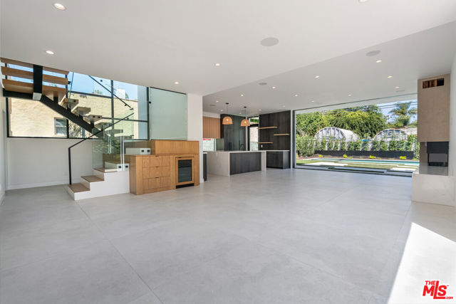 444 N Kings Road, Los Angeles CA: https://media.crmls.org/mediaz/b8ed256b-f437-4d08-8b67-f3b76b3b9e05.jpg