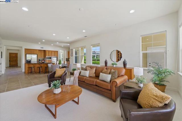 3043 Picholine Dr, Livermore CA: https://media.crmls.org/mediaz/b8ed7828-7c34-4fcc-9d62-beb9e7582799.jpg