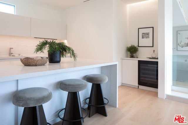 1943 Sunset Plaza Drive, Los Angeles CA: https://media.crmls.org/mediaz/b8edfe6c-0bbe-4f22-bf5a-dcb3bd90bf7d.jpg