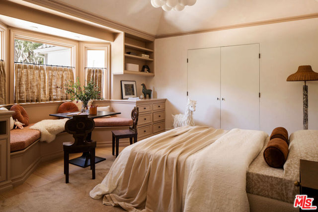 6 Bed Home for Sale in Los Angeles, California
