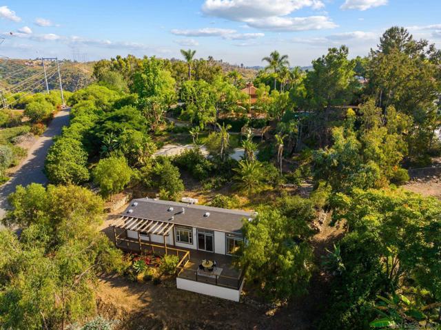 17216 & 17218 La Brisa, Rancho Santa Fe CA: https://media.crmls.org/mediaz/b8ef103c-c1a8-45aa-9e37-c4cd3cbf9532.jpg