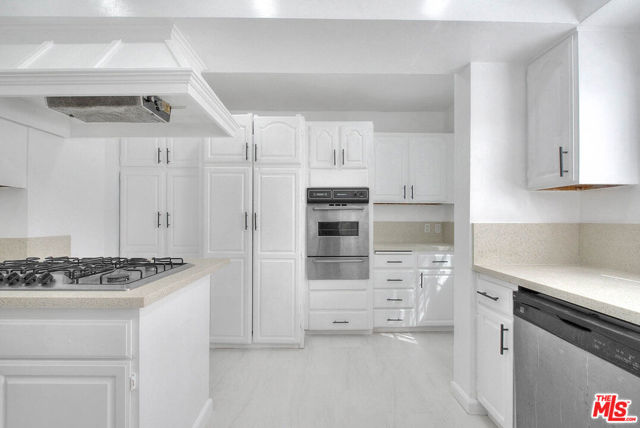 4090 Creed Avenue, Los Angeles CA: https://media.crmls.org/mediaz/b8ef245a-f05f-40f3-8f9d-68fab1e640f2.jpg