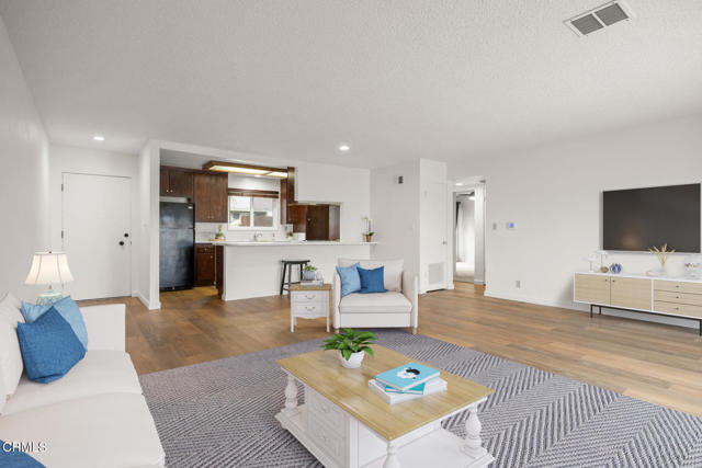 2247 Camilar Drive, Camarillo CA: https://media.crmls.org/mediaz/b8ef52b3-f69f-4360-9f9e-03d11c387c48.jpg