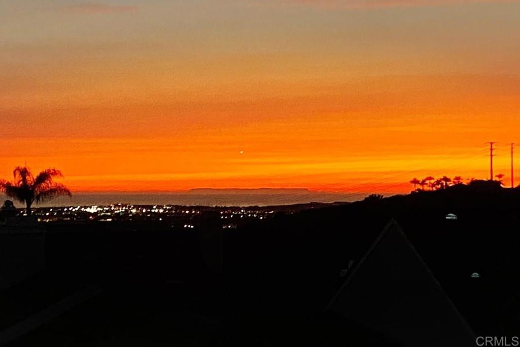 https://media.crmls.org/mediaz/b8ef8978-d774-497f-9a54-00347e9a983c.jpg?preset=X-Large