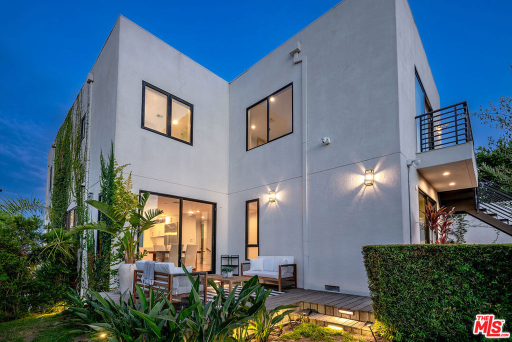 8184 Mannix Drive — Contemporary