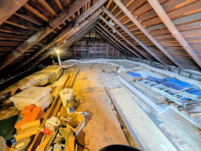 1028 25th Avenue, Oakland CA: https://media.crmls.org/mediaz/b8f05569-10a2-4fc5-81c0-38258e8eddb3.jpg