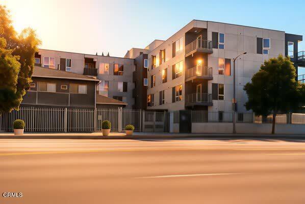 Detail Gallery Image 3 of 40 For 18900 Parthenia St #201,  Northridge,  CA 91324 - 1 Beds | 1 Baths