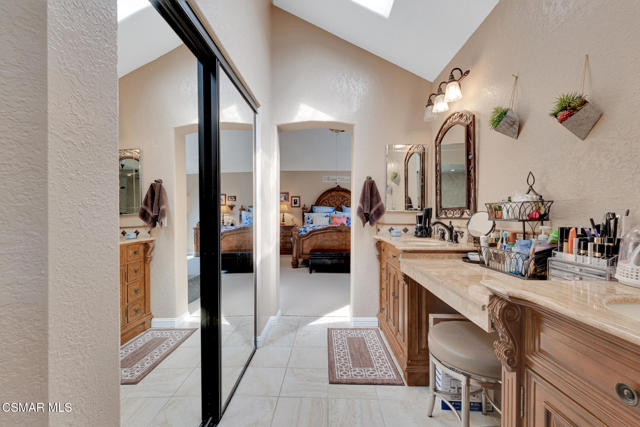 4542 Skidmore Court, Moorpark CA: https://media.crmls.org/mediaz/b8f05e7d-1a6a-4766-a5d2-8823b1f58cfc.jpg