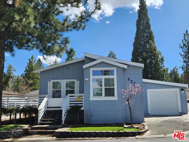 391 Montclair Drive, Big Bear City CA: https://media.crmls.org/mediaz/b8f0816e-7834-4358-a402-bece21122876.jpg