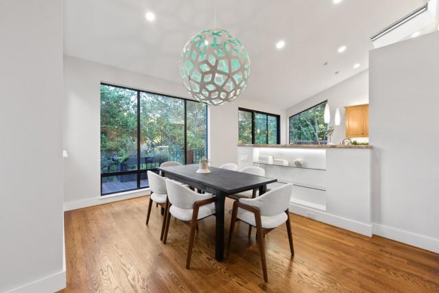 21 Valley Oak Street, Portola Valley CA: https://media.crmls.org/mediaz/b8f082d5-4c37-4e94-888b-c1f6394abac3.jpg