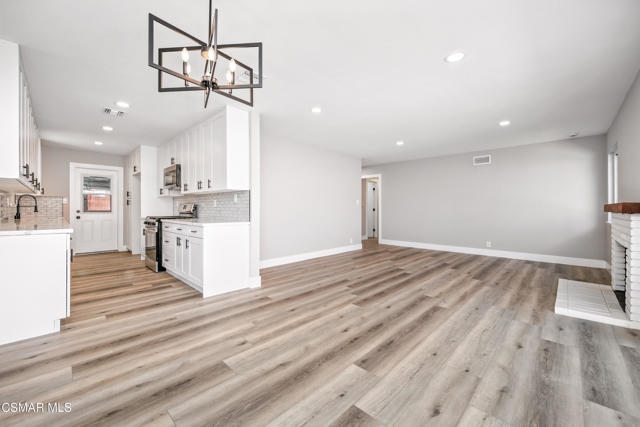 1088 Durkin Street, Camarillo CA: https://media.crmls.org/mediaz/b8f0b1ab-7b1d-4d3a-b26f-50dfbf44c044.jpg