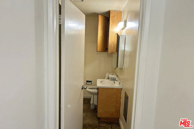 2513 Denmead Street, Lakewood CA: https://media.crmls.org/mediaz/b8f0d52d-5435-498e-8750-159bc846f167.jpg