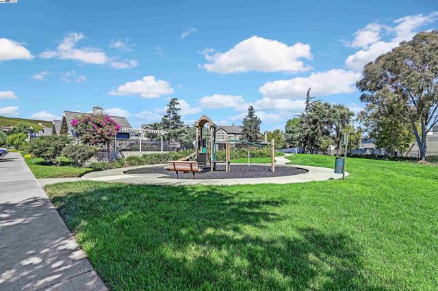 51 Bellington Cmn, Livermore CA: https://media.crmls.org/mediaz/b8f12d4f-0920-442a-bf02-60d63d9110b6.jpg