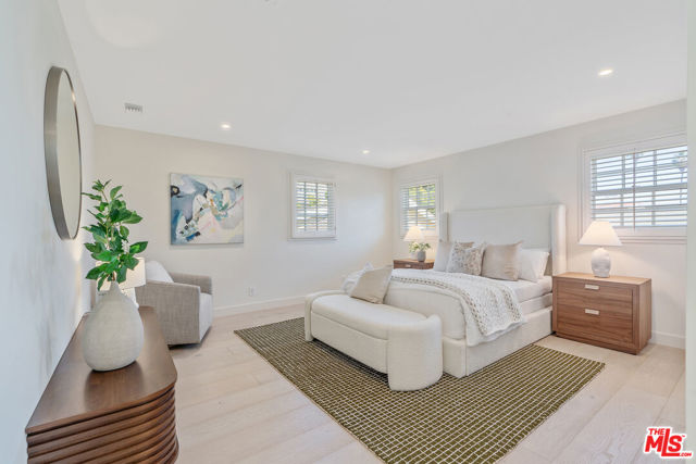 632 S Arden Boulevard, Los Angeles CA: https://media.crmls.org/mediaz/b8f1873d-1ca1-4812-8b49-8f59d5de6670.jpg