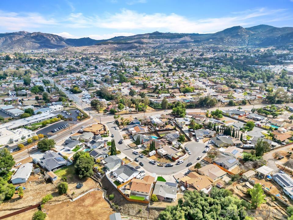 https://media.crmls.org/mediaz/b8f1a187-7c71-4903-a323-08dc4db22eb7.jpg?preset=X-Large