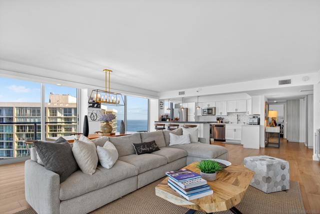 1810 Avenida Del Mundo, Coronado CA: https://media.crmls.org/mediaz/b8f1d28a-a34f-4375-ac00-7f5abae733e6.jpg