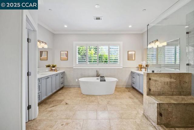 100 Alderwood Rd, Walnut Creek CA: https://media.crmls.org/mediaz/b8f26c8e-8011-458e-8d9c-34a113fc1350.jpg