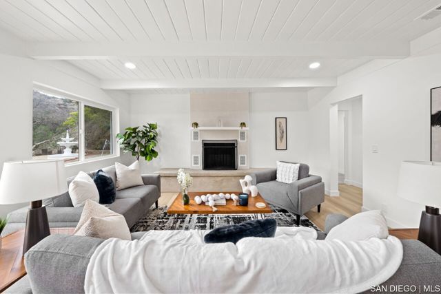 13764 Jamul DR, Jamul CA: https://media.crmls.org/mediaz/b8f26c9f-8832-4c5f-8e9e-285387aa2379.jpg