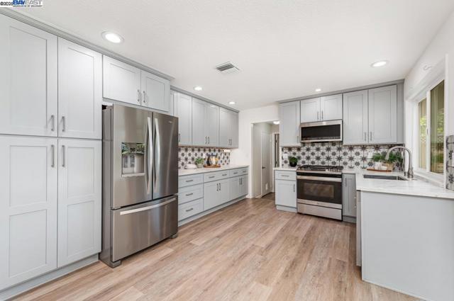 1464 Windsor Way, Livermore CA: https://media.crmls.org/mediaz/b8f29df7-65c9-41ca-a71d-87476f66b838.jpg