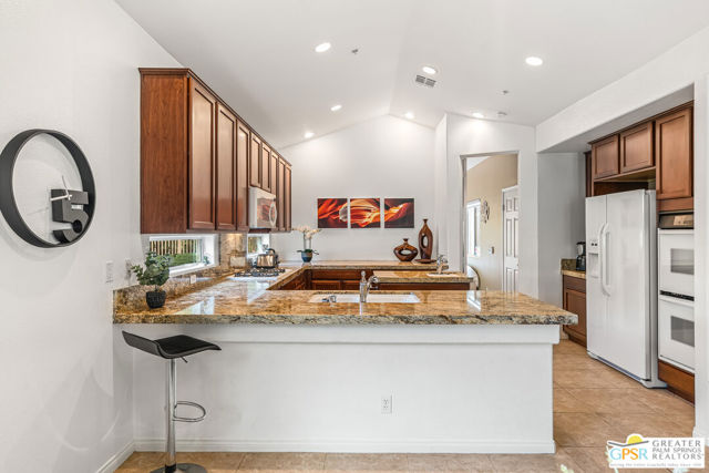 2857 Greco Court, Palm Springs CA: https://media.crmls.org/mediaz/b8f2d85a-984c-409d-996b-ba4d54c1ea14.jpg