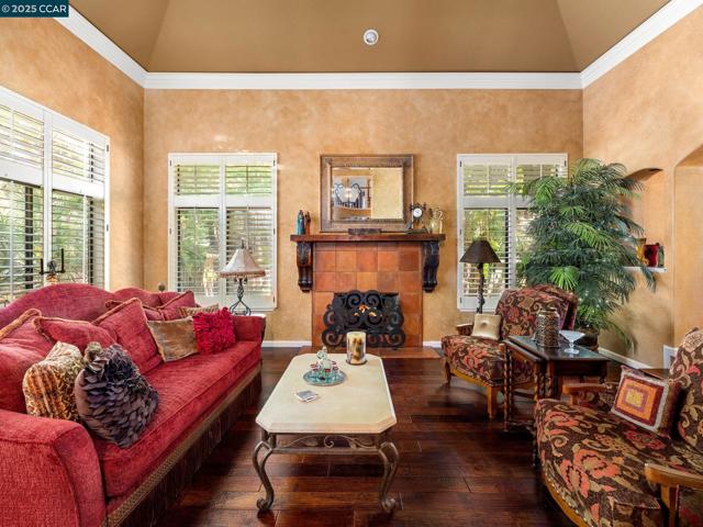 4640 Kingswood Dr, Danville CA: https://media.crmls.org/mediaz/b8f34def-a61f-449f-bcdf-9f6c8d13e12b.jpg