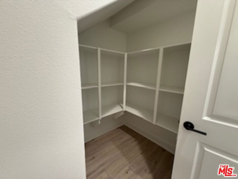 https://media.crmls.org/mediaz/b8f37203-8f4e-46fc-ae71-51b4ff59fa02.jpg?preset=X-Large