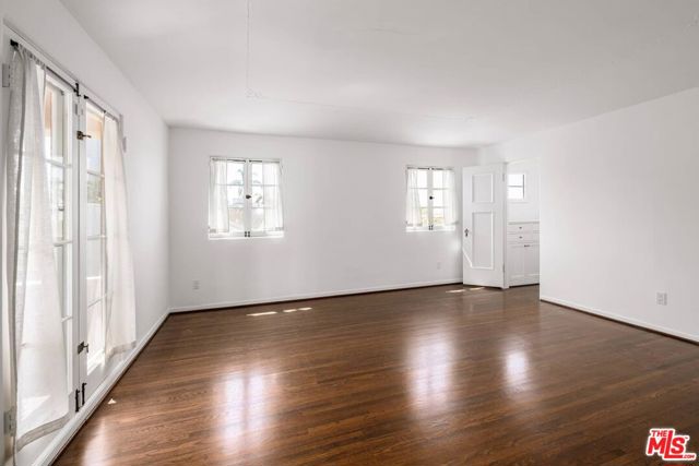 1539 Ensley Avenue, Los Angeles CA: https://media.crmls.org/mediaz/b8f38a41-9ff4-4143-aea3-d7761ad13f06.jpg