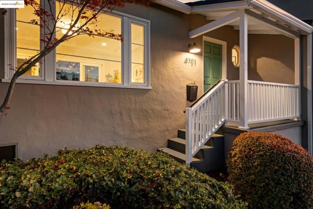 4701 Kaphan Ave, Oakland CA: https://media.crmls.org/mediaz/b8f3bafc-8c0b-47f4-b2cd-2e51bfc694d5.jpg