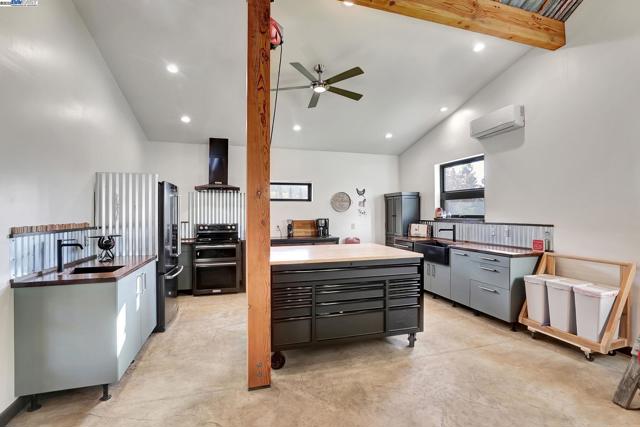 5135 Andrade Rd, Sunol CA: https://media.crmls.org/mediaz/b8f3beb8-f24f-4ff0-a506-eebac1704b57.jpg