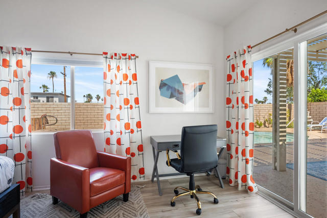 2312 Shannon Way, Palm Springs CA: https://media.crmls.org/mediaz/b8f3c2a0-2229-4fc9-8cb6-523f93e4858c.jpg