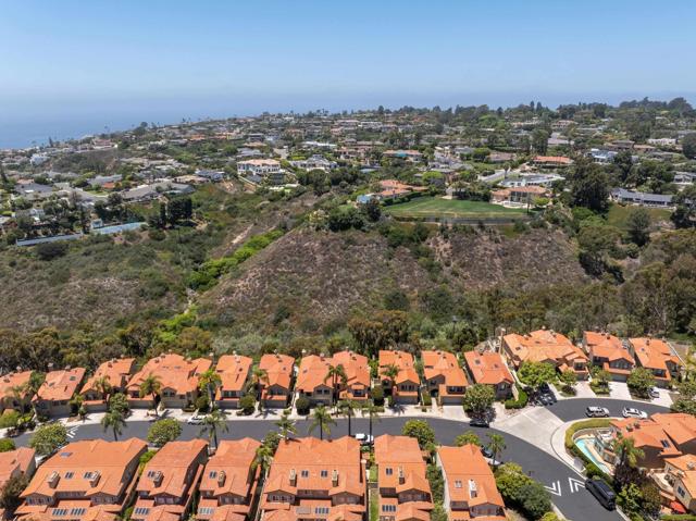 1466 Caminito Solidago, La Jolla CA: https://media.crmls.org/mediaz/b8f43baa-3fb7-454d-9728-a0edc8e782fc.jpg